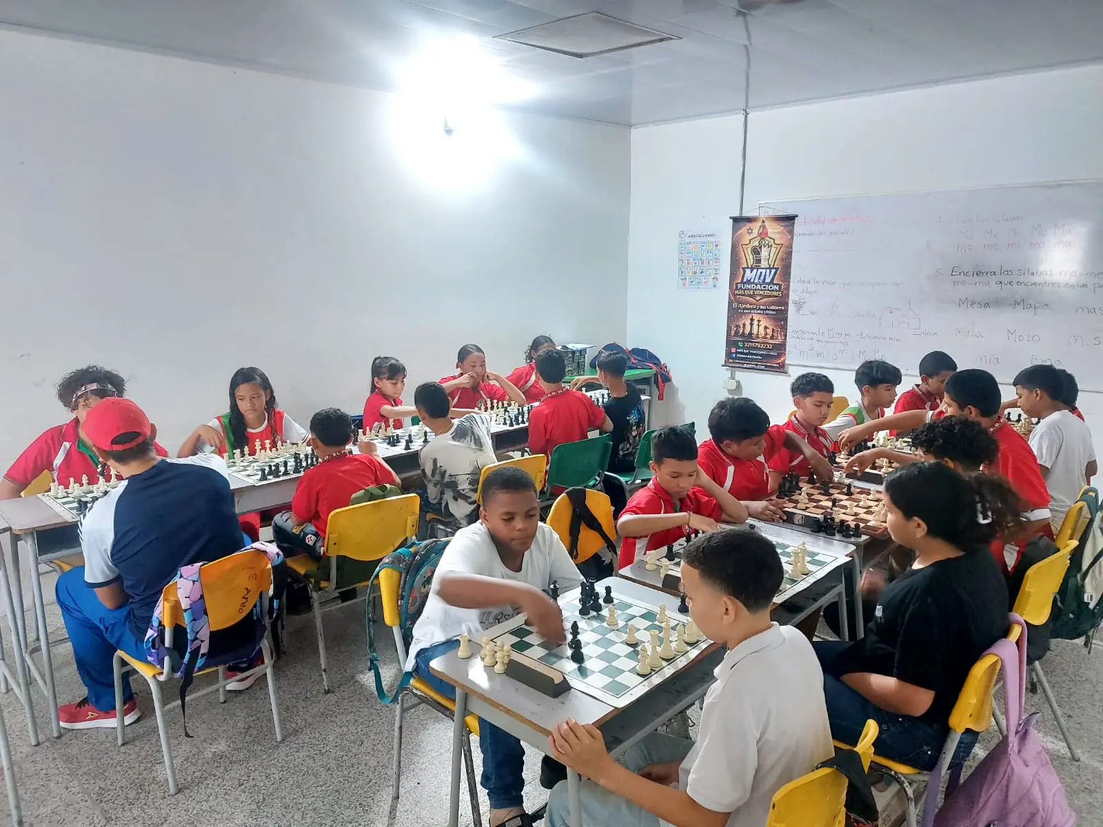 A classroom of students practicing chess together in Santa Marta